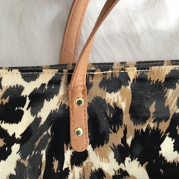 Bath & Body Works leopard print cosmetics tote. - Picture 13 of 16